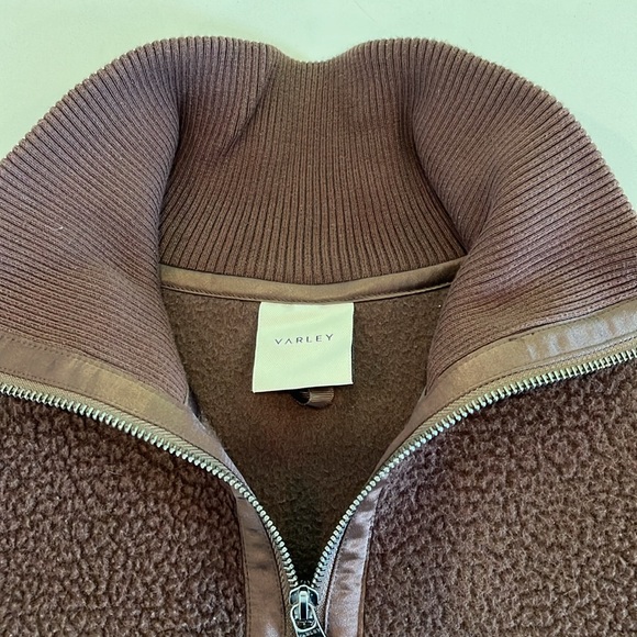 Varley chocolate Teddy pullover with ribbed waist size small - Picture 3 of 7